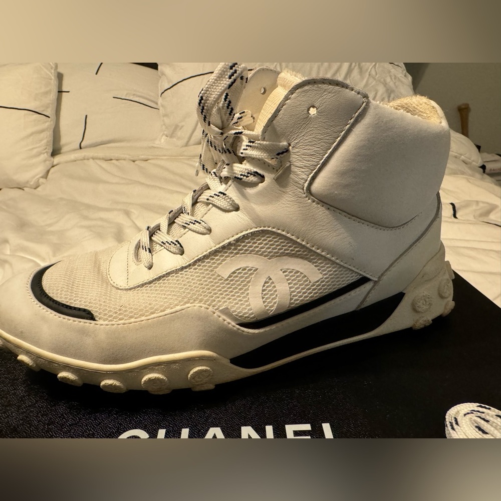CHANEL SNEAKERS